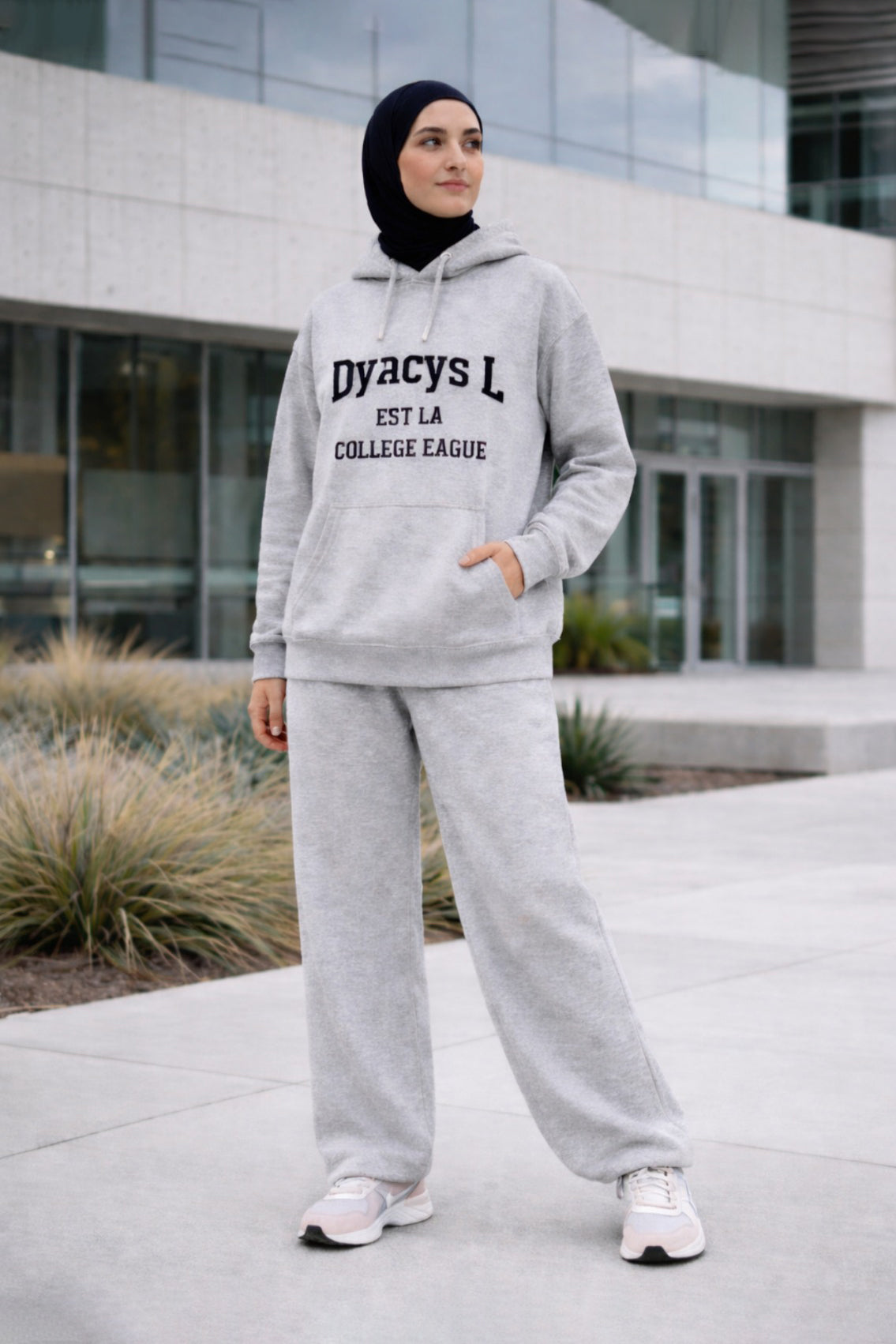 Ensemble jogging à capuche intégrée